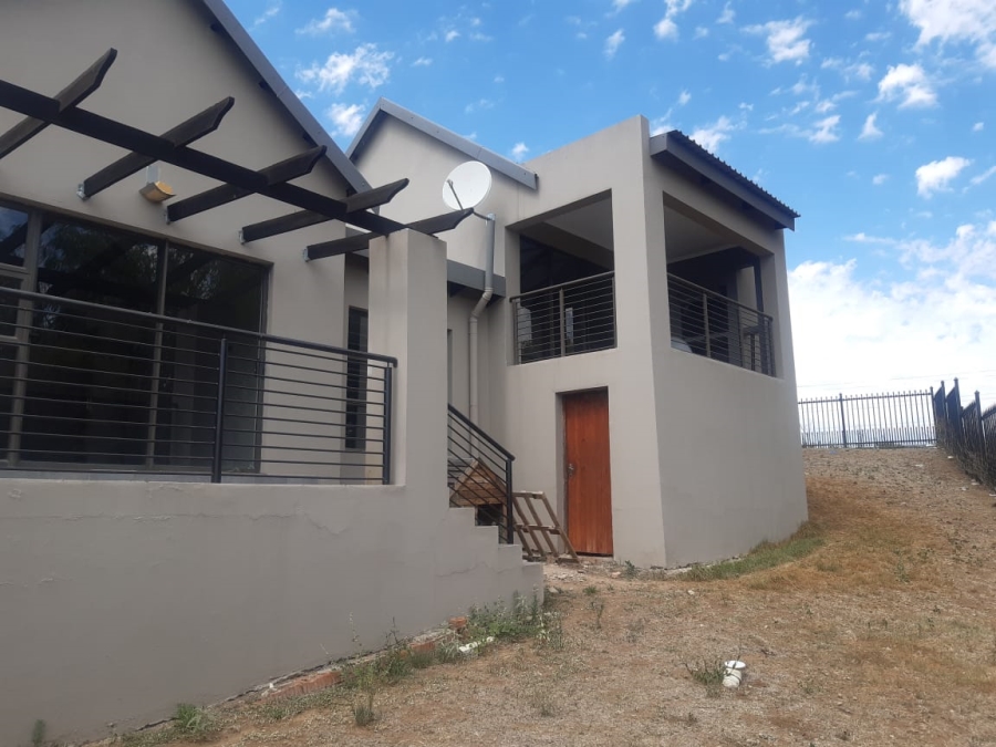 To Let 3 Bedroom Property for Rent in Hillside Free State